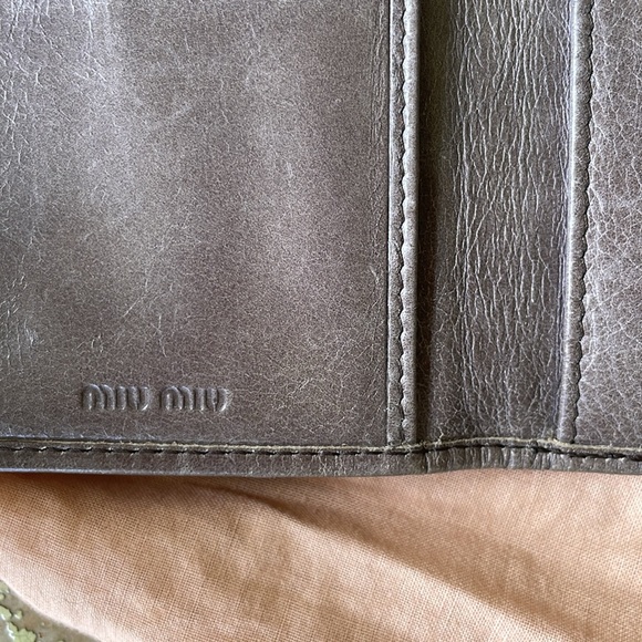 Miu Miu gray vitello shine (calfskin) matelasse tri-fold wallet - Picture 4 of 13